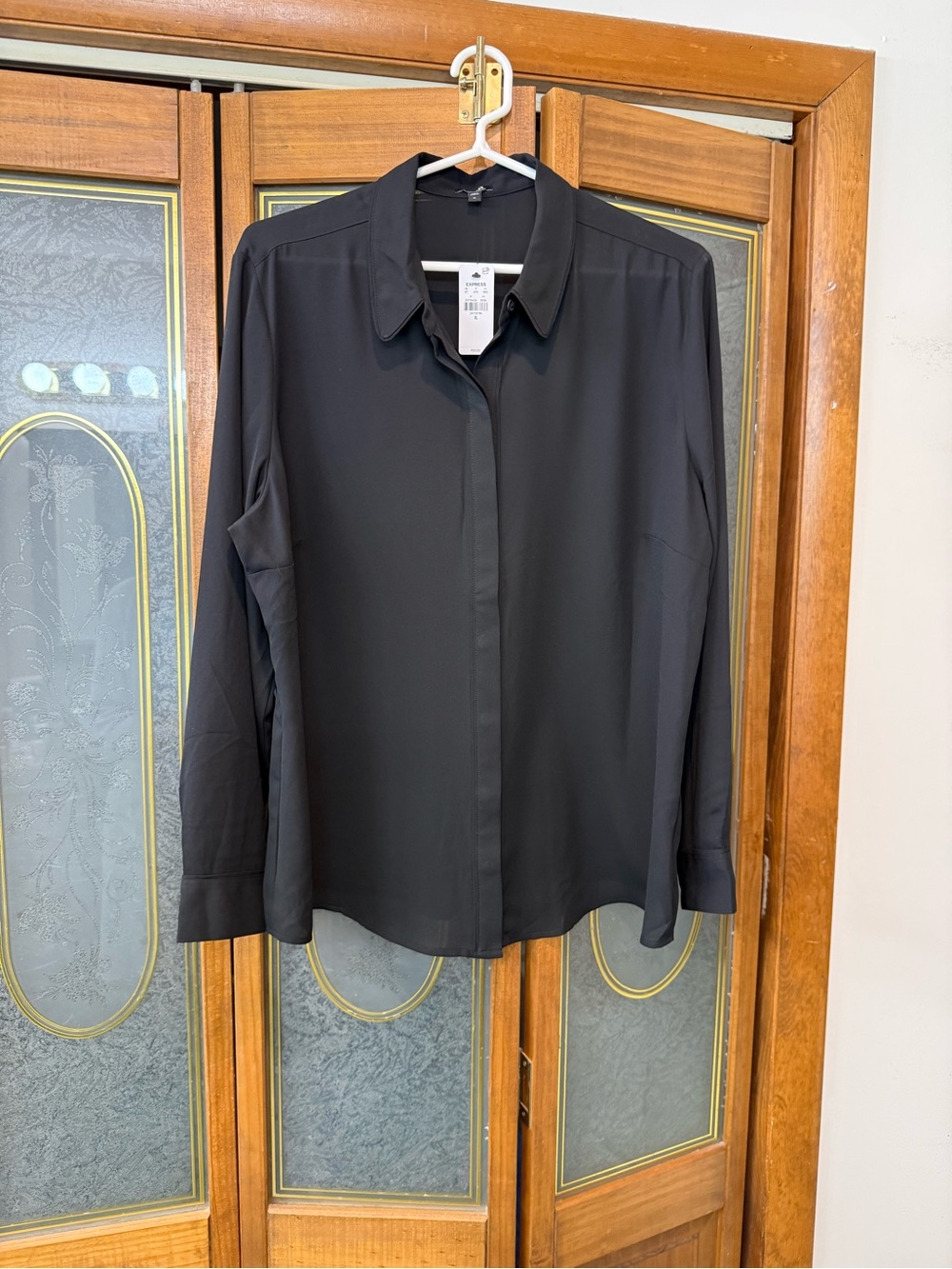 EXPRESS LADIES Black Long-Sleeve Button Front Blouse, BRAND NEW